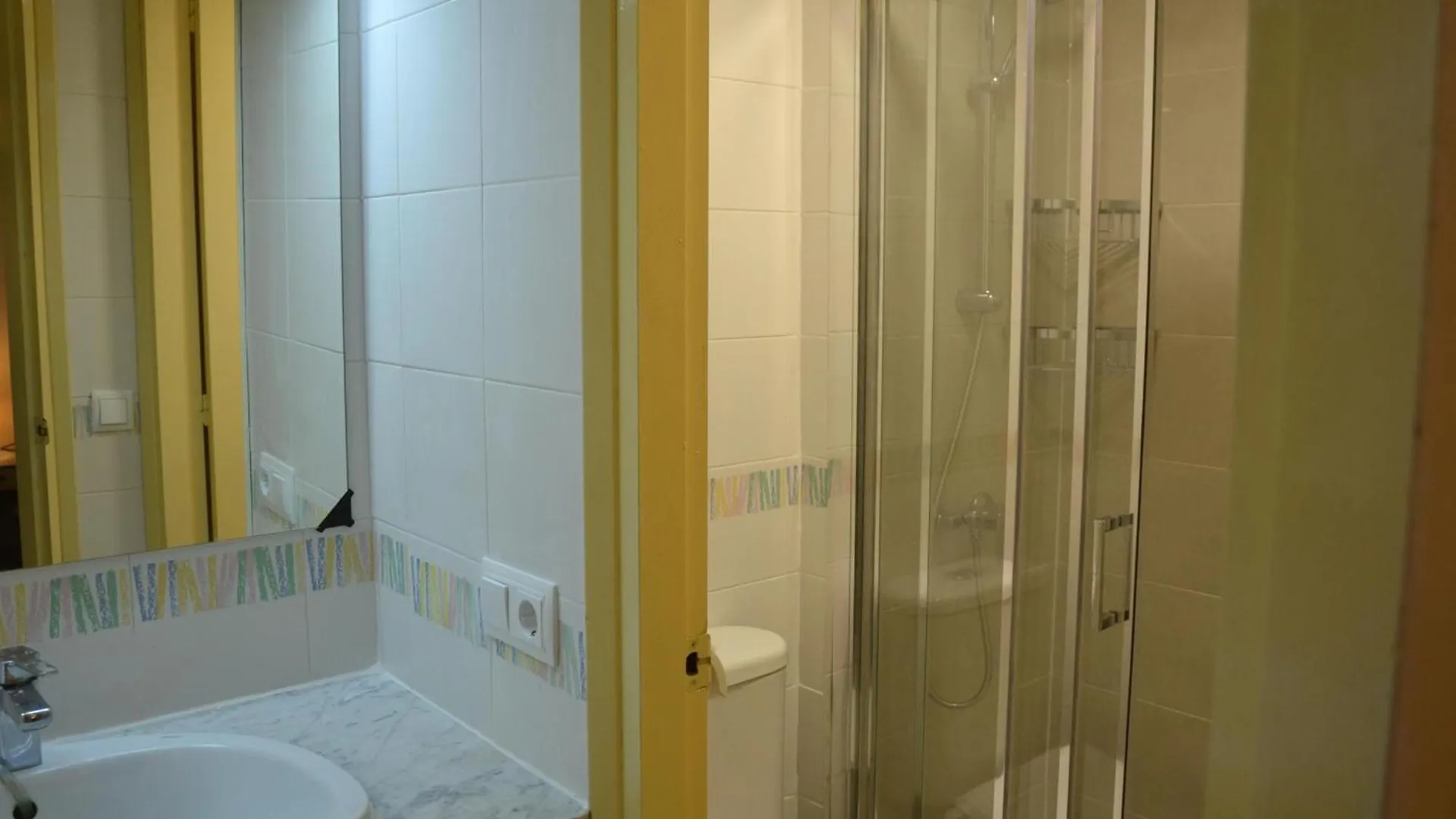 Apartamento Acogedor En La Playa Con Acceso Directo Al Mar Y Piscina En L'Estartit - Es-323-22
